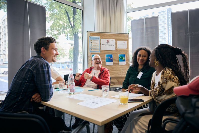 In lockerer Atmosphäre: Das World Café bot Zeit für einen fachlichen und kollegialen Austausch.